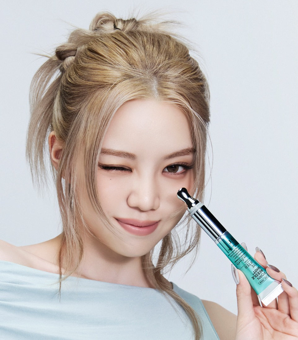 VT PDRN Reedle Shot Eye Lifter 15ml with its silver applicator held beside the under-eye area.