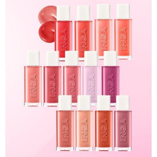 Trece tubos de tinte labial INGA Water Glow con tapas blancas, dispuestos en tres filas junto a dos muestras de color sobre un fondo rosa.