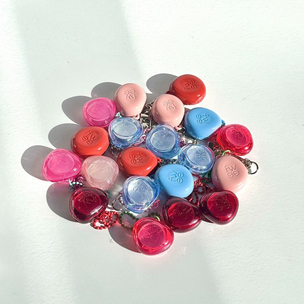Fwee Lip & Cheek Blurry Pudding Pot (6 mejores colores) 5 g, llavero (color aleatorio)